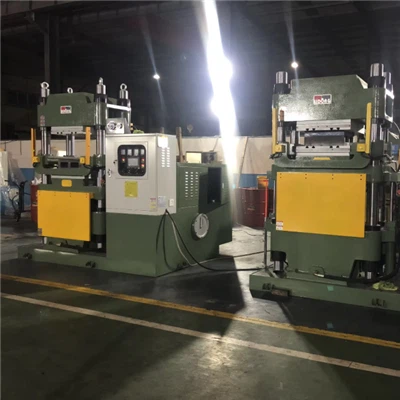 Hydraulický lisovací stroj pro výrobu brzdové destičky